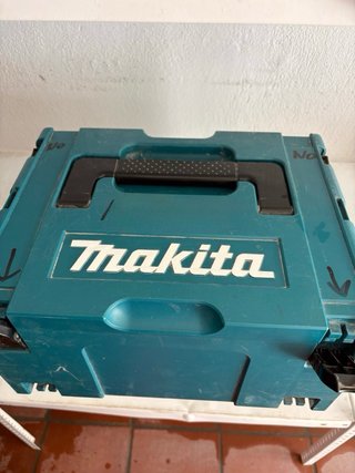 Taladro percutor y radial Makita con batería