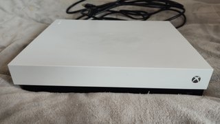Xbox One X 1TB Negra con Cables sin mando