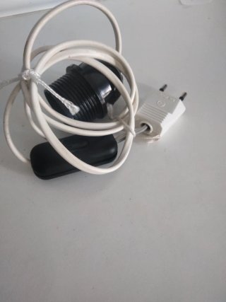 Casquillo portalámparas con enchufe e interruptor.
