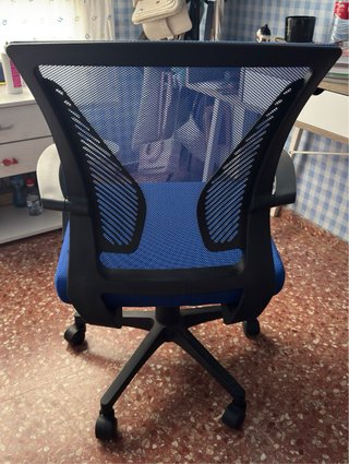 Silla de oficina ergonómica con soporte lumbar