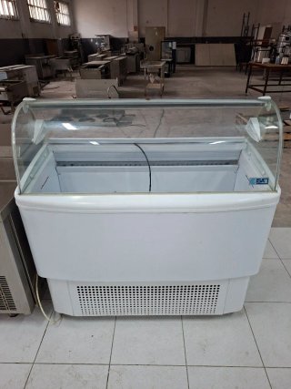 Vitrina expositora de helados ISA