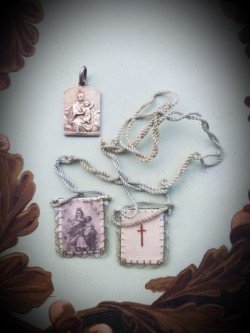 Antiguo Escapulario y Medalla Virgen del Carmen