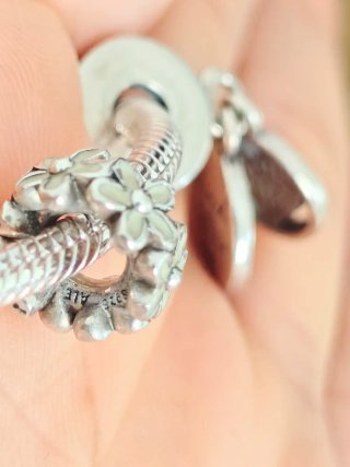 Separador Pandora Flores Plata y Blanco