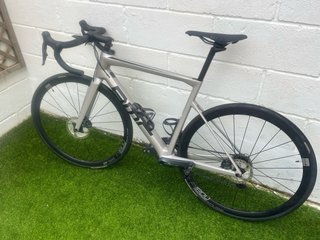 Bicicleta de carretera BMC + potenciometro