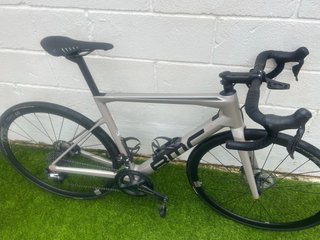 Bicicleta de carretera BMC + potenciometro