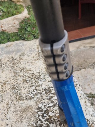 Due monopattini Oxelo viola e blu