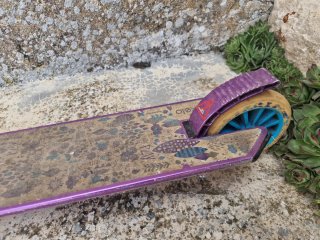 Due monopattini Oxelo viola e blu