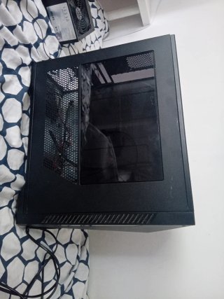 Caja pc URGE VENTA 10€ si viene hoy