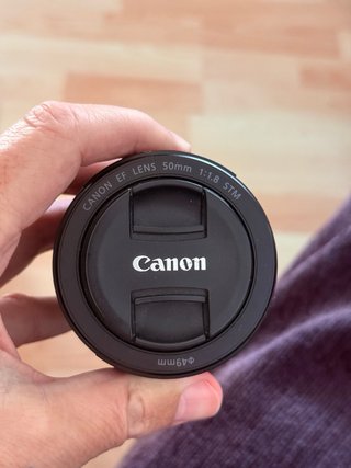 Canon EOS 1300D + Objetivo EF-S 18-55mm