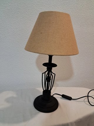 Lámpara de mesa hierro negro con 3 pantallas