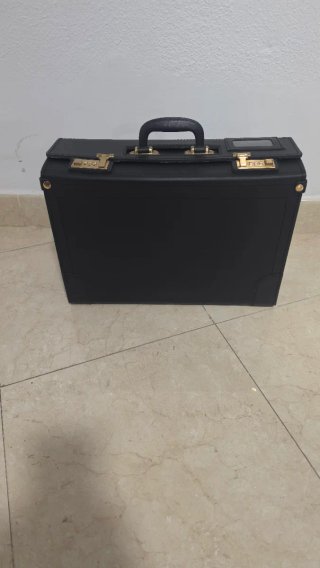 Maletín de cuero negro 45x30x15