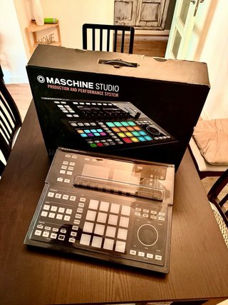 Native Instruments Maschine Studio