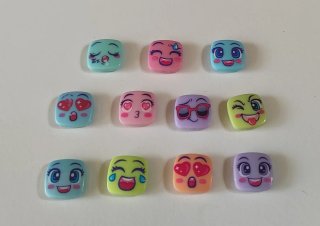 Lote 10 Figuras Brillantes + 4 Accesorios MojiPops