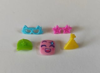 Lote 10 Figuras Brillantes + 4 Accesorios MojiPops