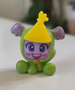 Lote 10 Figuras Brillantes + 4 Accesorios MojiPops