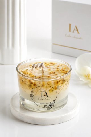 Vela aromática con flores secas