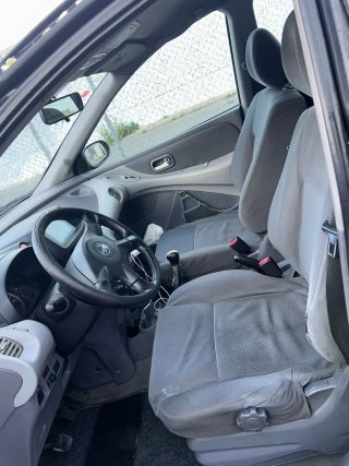 Nissan tino 2004