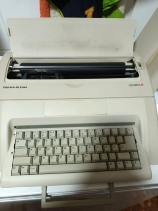 Máquina de escribir Olympia Carrera de Luxe