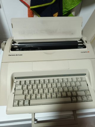 Máquina de escribir Olympia Carrera de Luxe