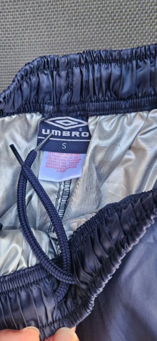 Pantalón impermeable fino Umbro Talla S