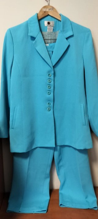 Traje azul turquesa