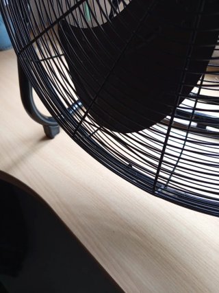 Ventilador de suelo negro
