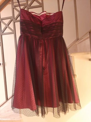 Vestido de fiesta palabra de honor fucsia y negro