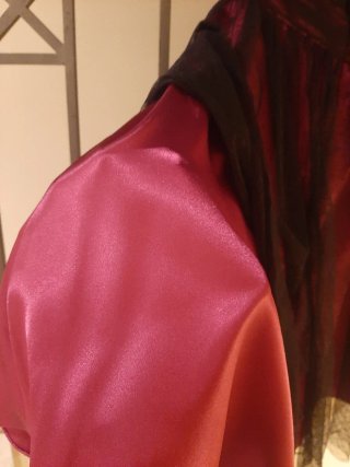 Vestido de fiesta palabra de honor fucsia y negro