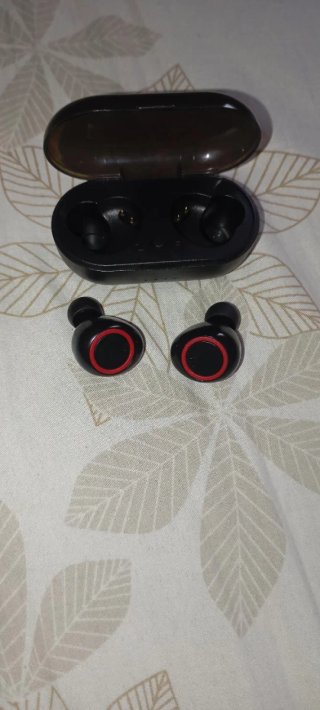 Auriculares Bluetooth TWS Negros y Rojos