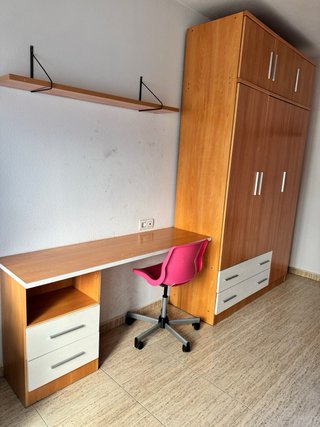 Armario con escritorio madera y blanco