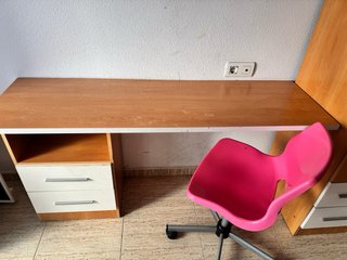 Armario con escritorio madera y blanco