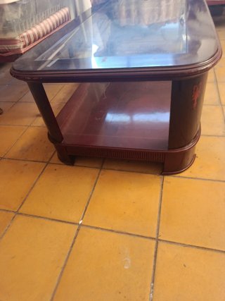 Mueble de castaño con vitrina