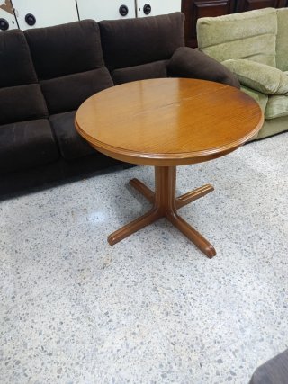Mesa redonda de madera