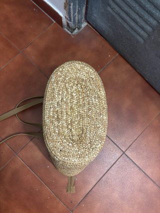 Bolso de mimbre beige