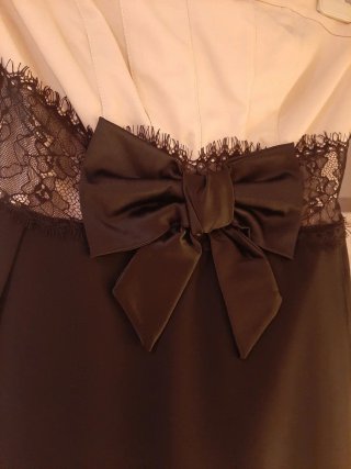 Vestido fiesta palabra de honor beige y negro