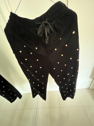 Pantalón 3/4 terciopelo con abalorios