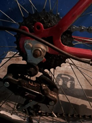 Bicicleta BH Supra para reparar