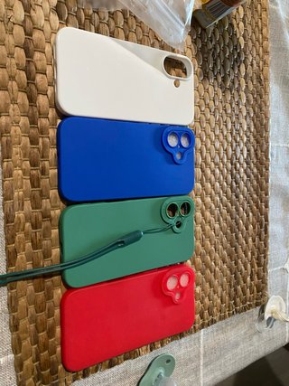 4 Fundas iPhone 16