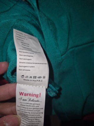Vestido ajustado con detalles metálicos