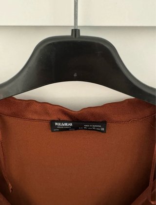 Top raso marrone con fiocco