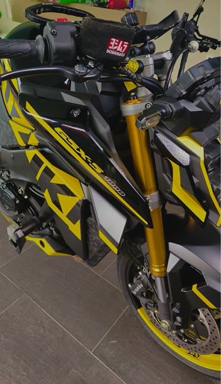 SUZUKI GSX-S 1000 del año 2024 en estado perfecto