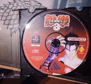 Lotto di videogiochi e placca metallica di Tekken 8