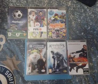 Lotto di videogiochi e placca metallica di Tekken 8