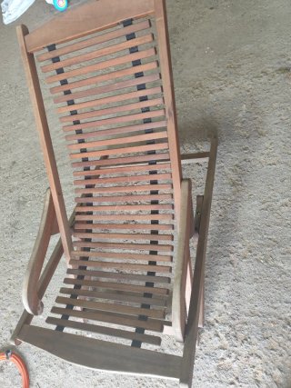 Sillón mecedora de madera
