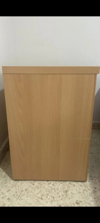 Mesita de noche de madera de 3 cajones