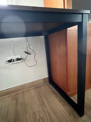Scrivania in stile industriale in legno e metallo