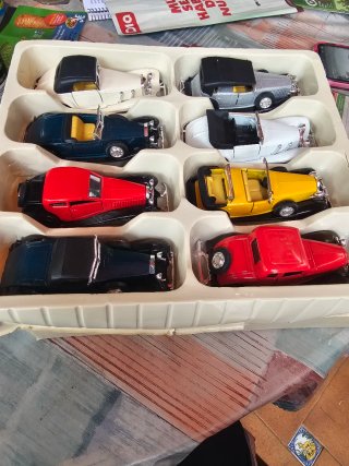 Coches de colección de los años treinta están en