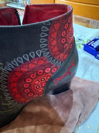 Botines Desigual Negros y Rojos