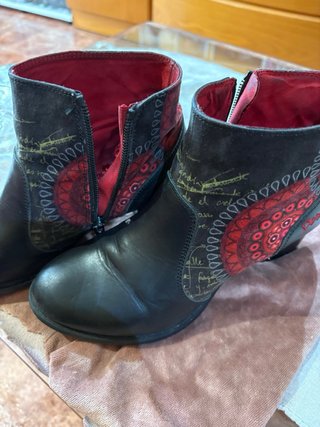 Botines Desigual Negros y Rojos