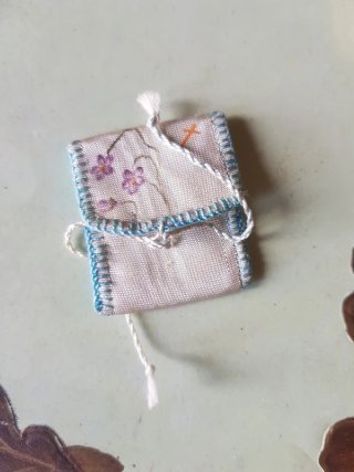 Antiguo Detente Bala con funda Sagrado Corazón